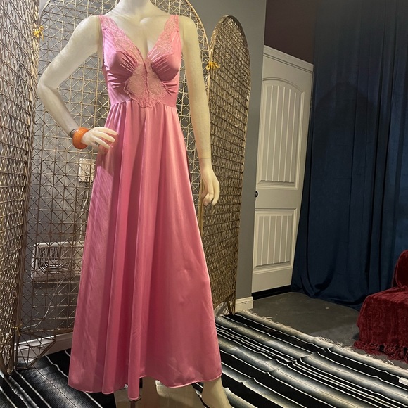 Rare vintage 1970’s pink Olga body silk nightgown - Picture 4 of 7